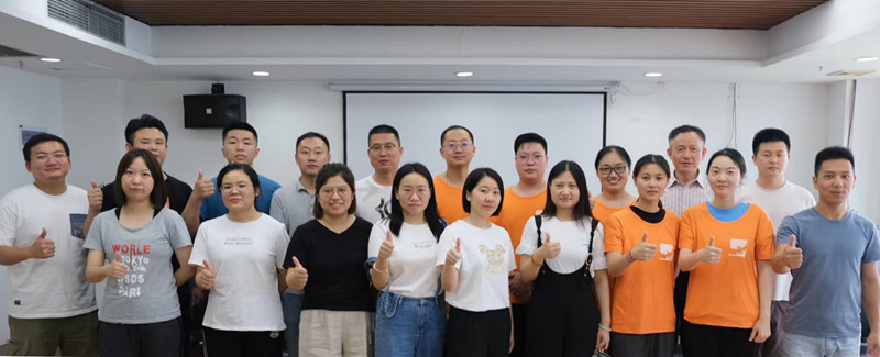 參加應(yīng)急救護培訓(xùn)，提高自救互救能力
